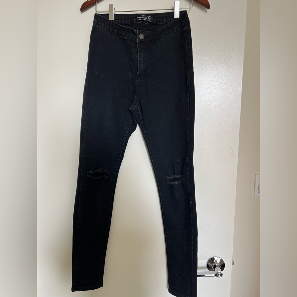 Lulus distressed black jeans.